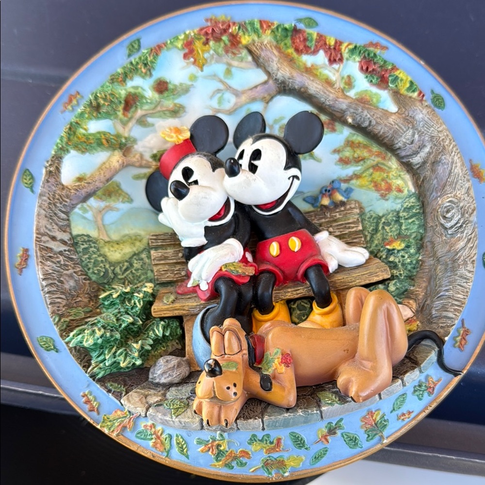 The Bradford Exchange Disney Plate with Mickey and Minnie - Blue, Red, Green